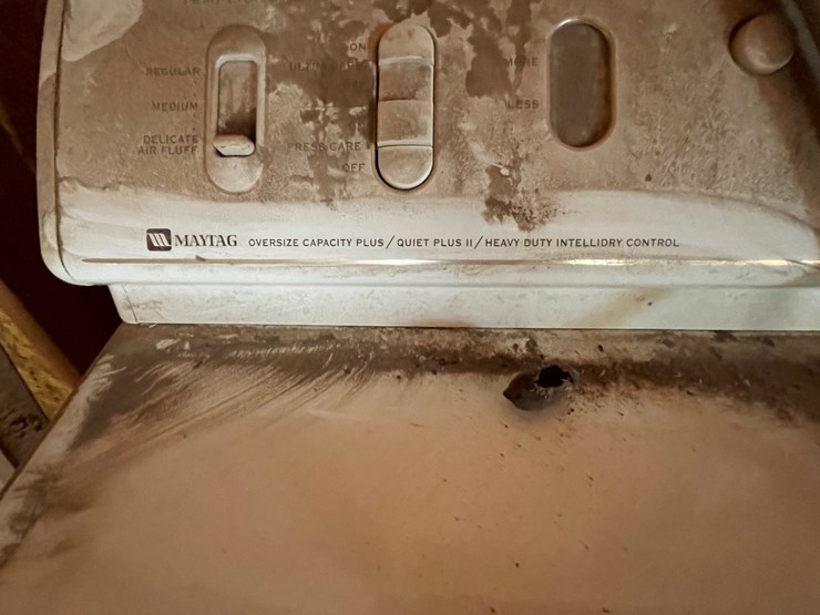 #3687-•-maytag-dryer-and-garage-lamps-image-4