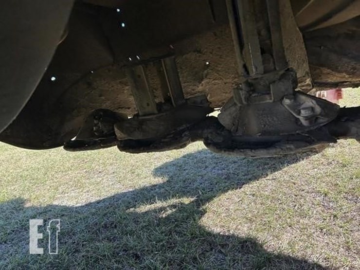 2014-new-holland-h7460-image-13