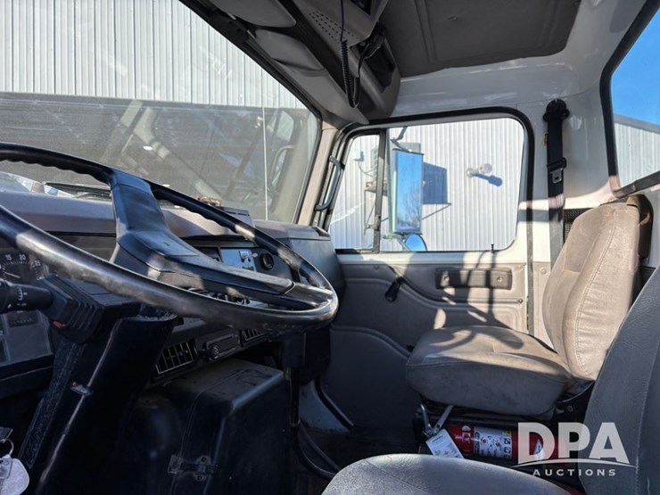 international-4900-image-54