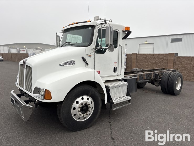 kenworth-t300-image-1