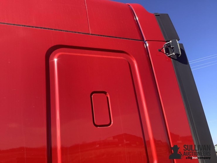 2018-freightliner-cascadia-125-image-12