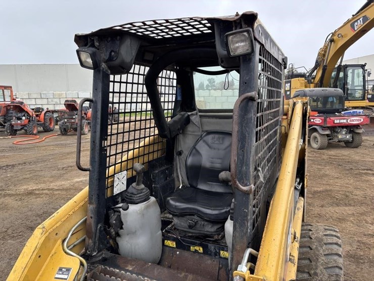 2006-caterpillar-246b-image-19