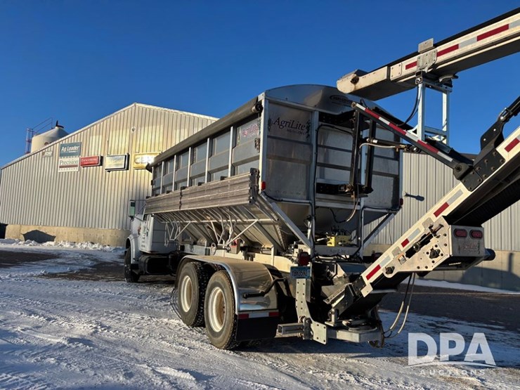 international-4900-image-16