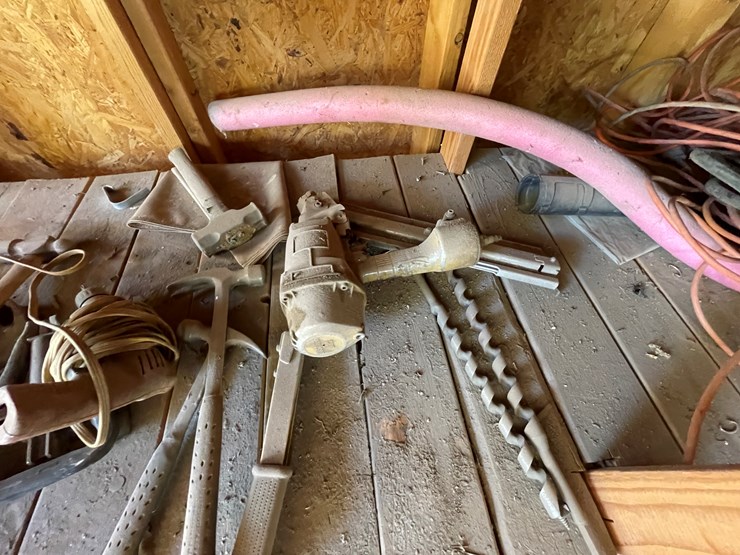 #3672-•-tools-and-large-wooden-table-image-20