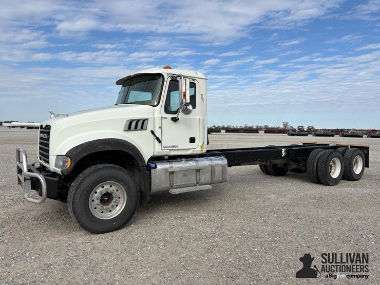 2015-mack-gu433-granite-t/a-cab-&-chassis-image-1