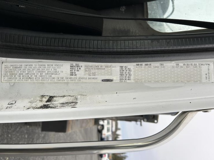 2009-freightliner-m2-s/a-asphalt-patch-truck-image-40