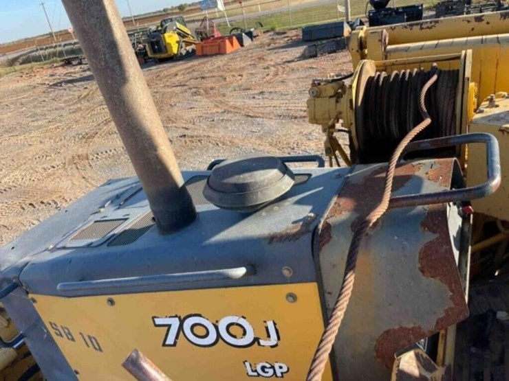 2008-deere-700j-image-24