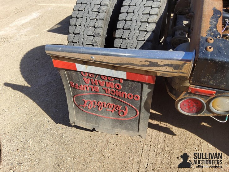 2013-peterbilt-388-image-17