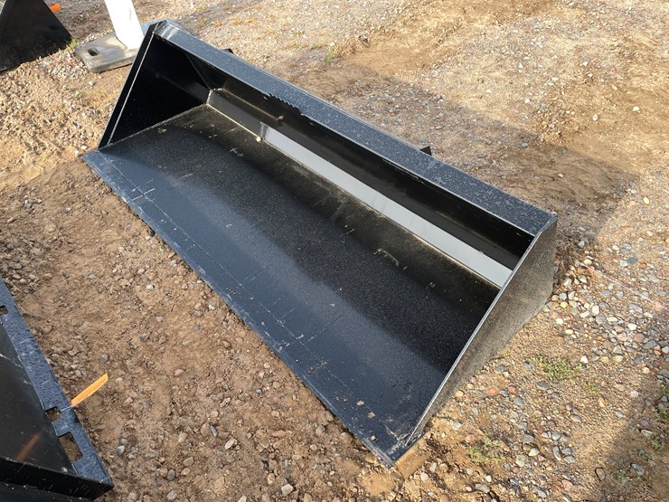 #2004-•-bucket-attachment-image-2