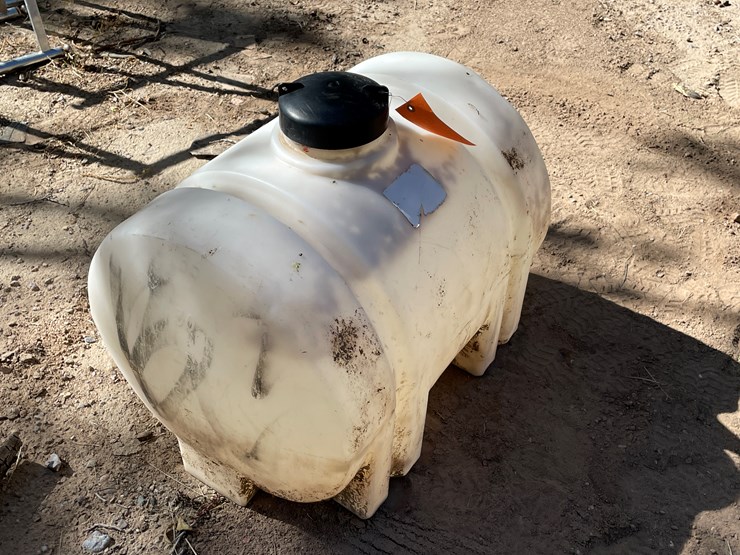 #3661-•-35-galloon-poly-tank-image-3