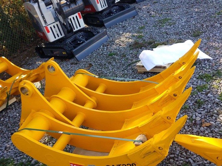 caterpillar-320-image-3