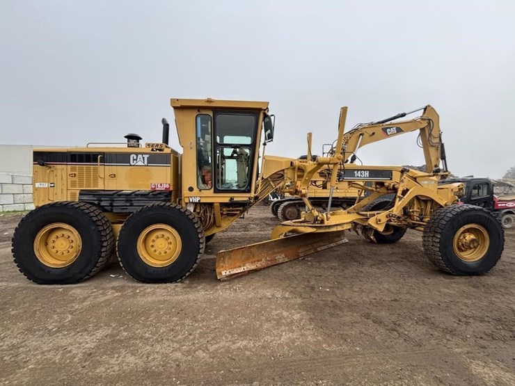 2005-caterpillar-143h-image-7