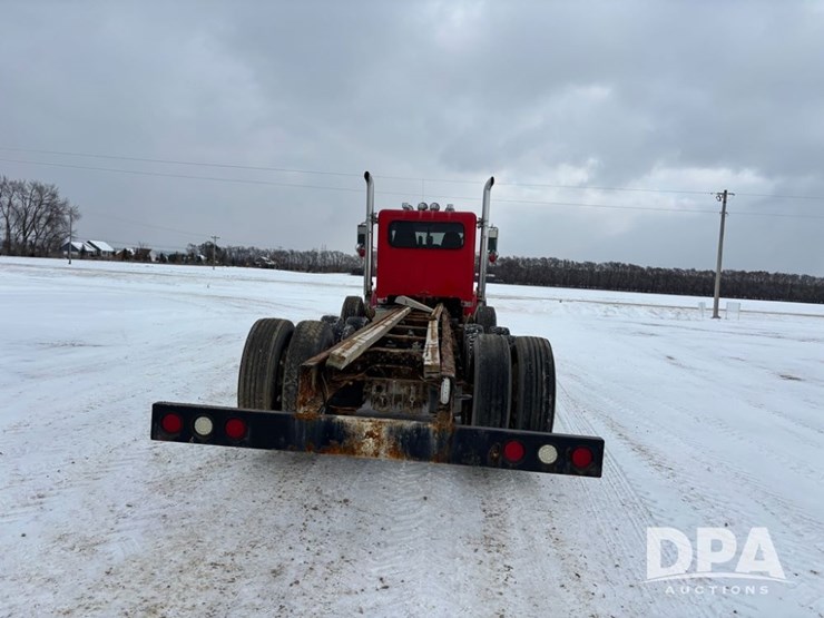peterbilt-365-image-10