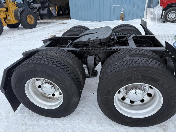 2016-freightliner-cascadia-125-image-4