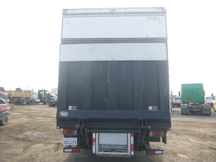 2016-isuzu-nrr-image-6