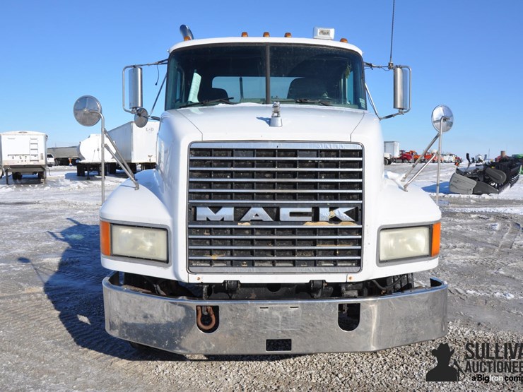 2000-mack-ch613-image-2