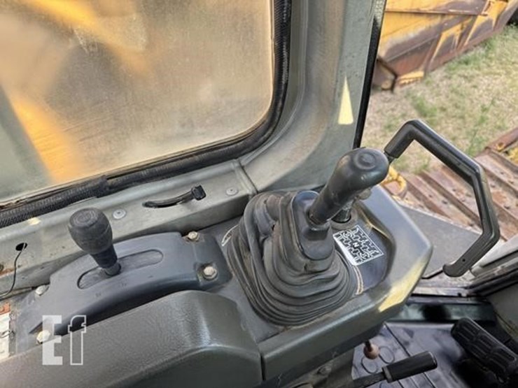 komatsu-d65ex-12-image-24