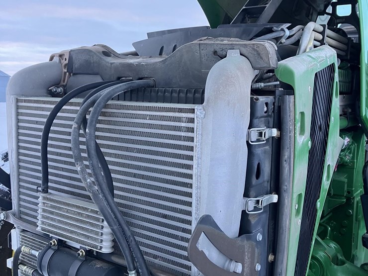 2010-john-deere-8295r-image-16