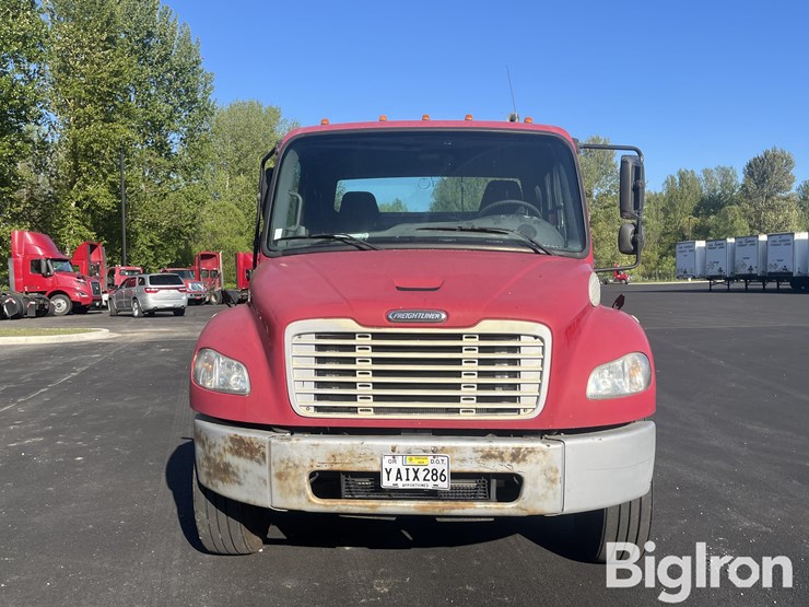 freightliner-m2-106-image-2