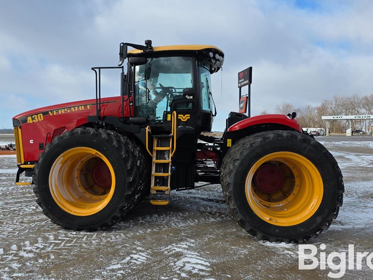 2023-versatile-430-4wd-tractor-image-8