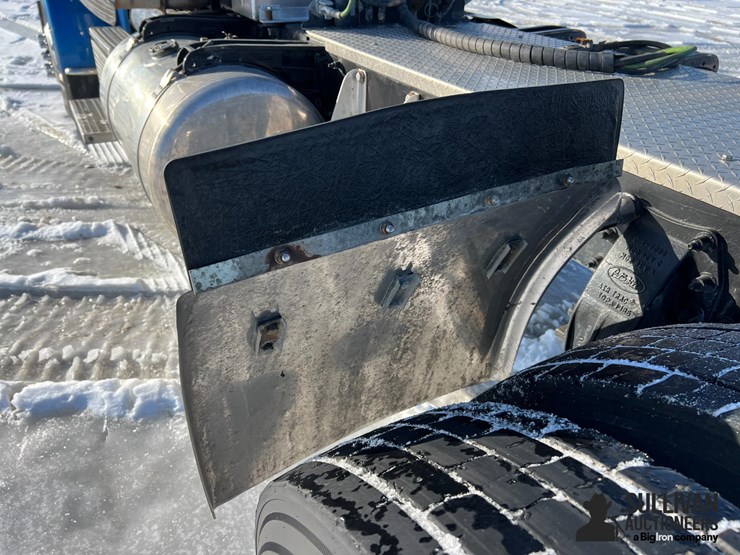 2014-peterbilt-388-image-12