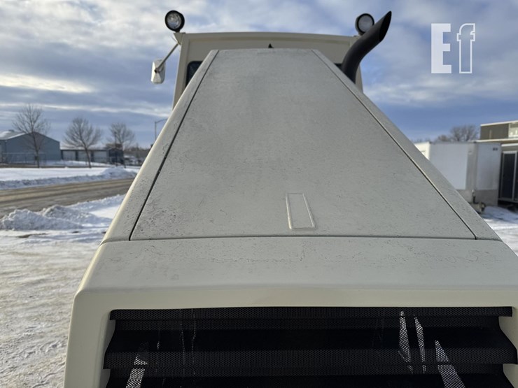 j-i-case-2290-image-44