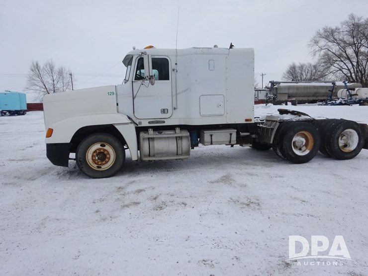 1994-freightliner-fld120-image-15