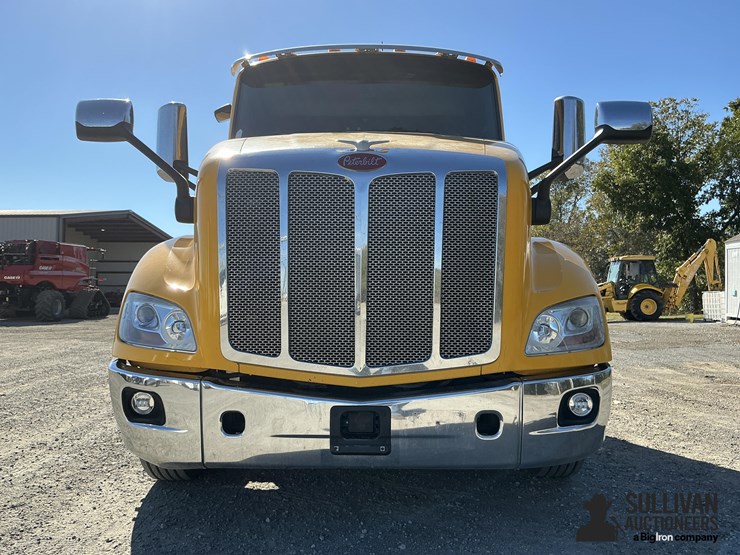 peterbilt-579-image-12