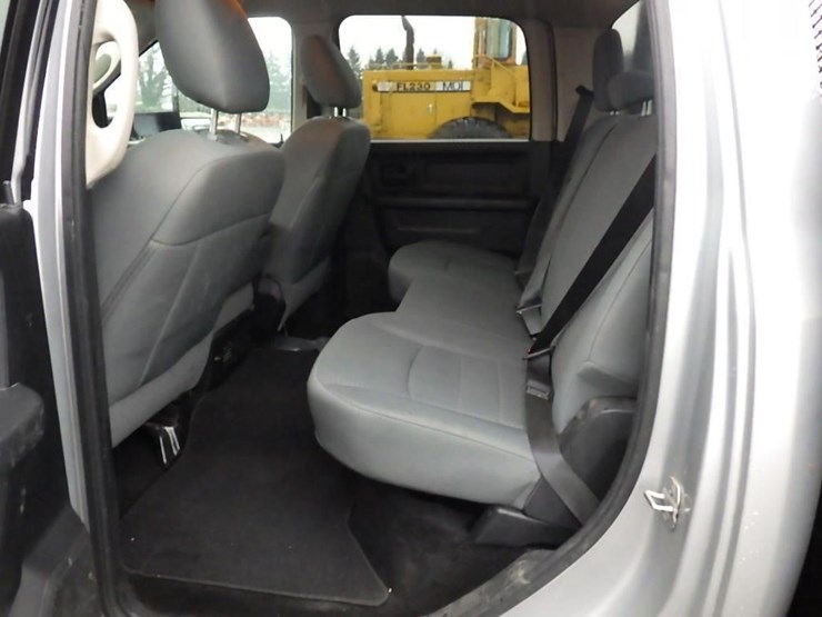 2014-dodge-3500-image-34