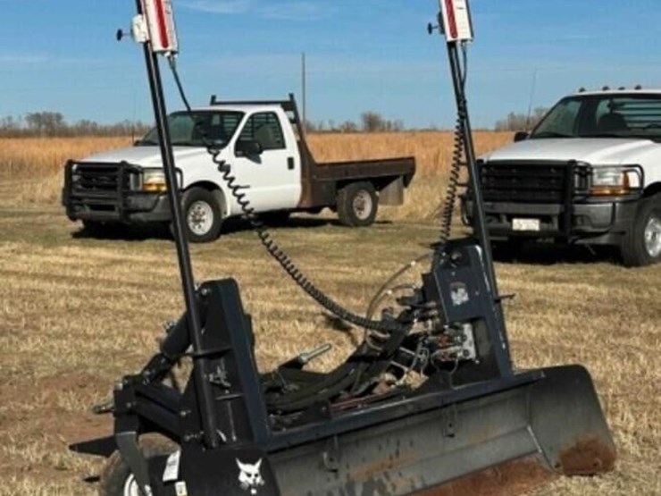 2023-bobcat-skid-steer-laser-guided-box-blade-image-2
