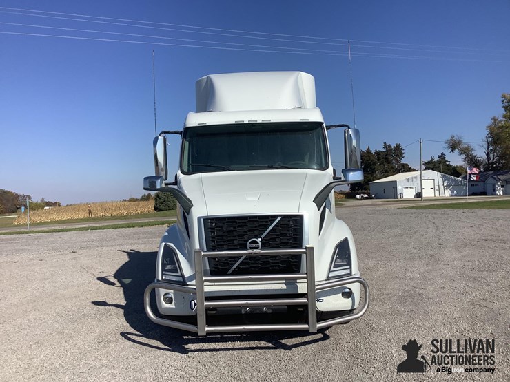 2020-volvo-vnr-t/a-truck-tractor-image-2