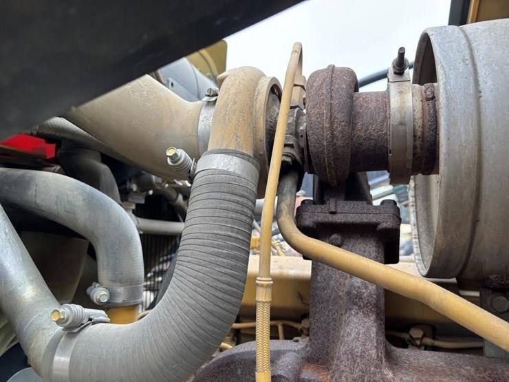 2017-deere-210l-image-58