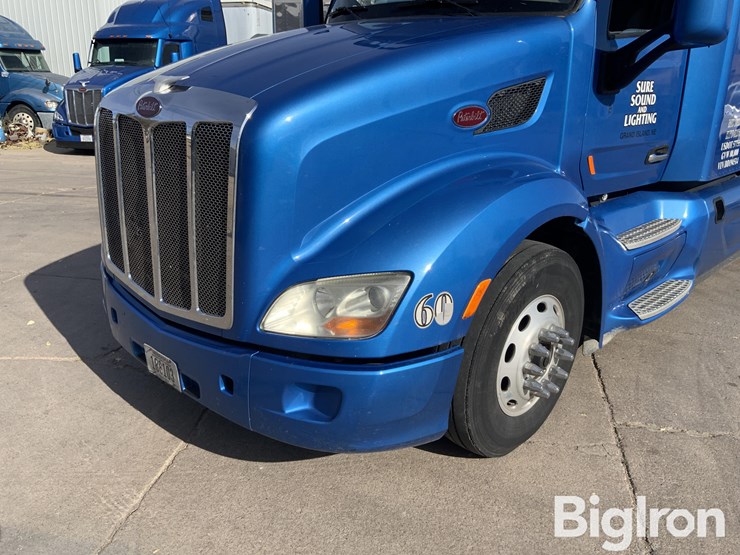 2013-peterbilt-579-image-9