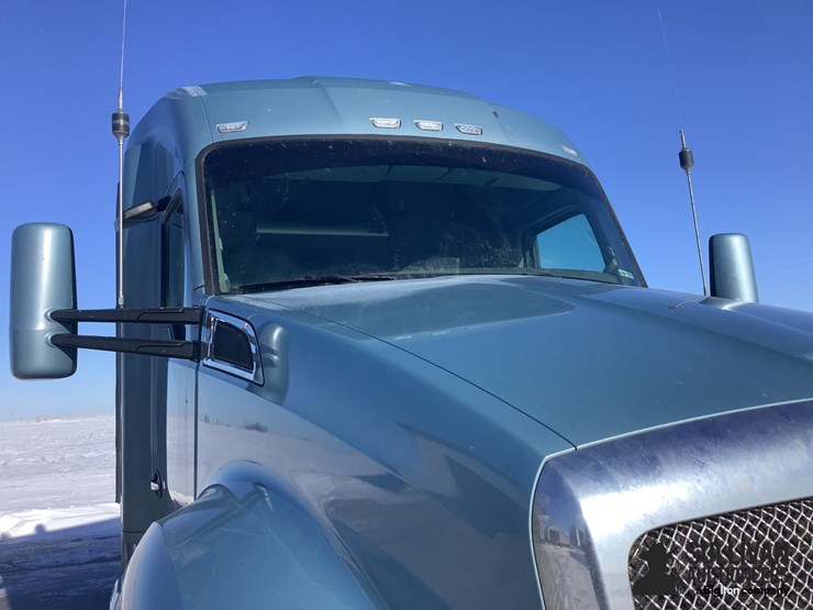 2016-kenworth-t680-image-12