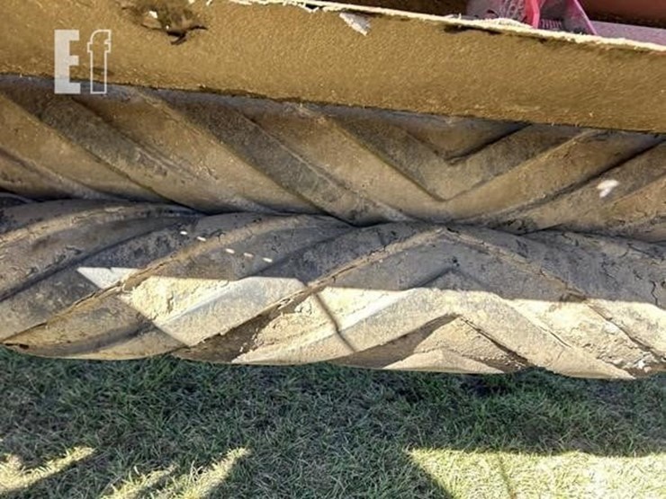 2014-new-holland-h7460-image-34