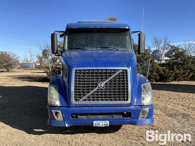 2006-volvo-vnl-t/a-truck-tractor-w/sleeper-image-2
