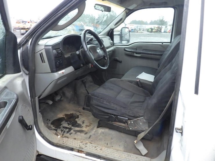 2006-ford-f550-image-24