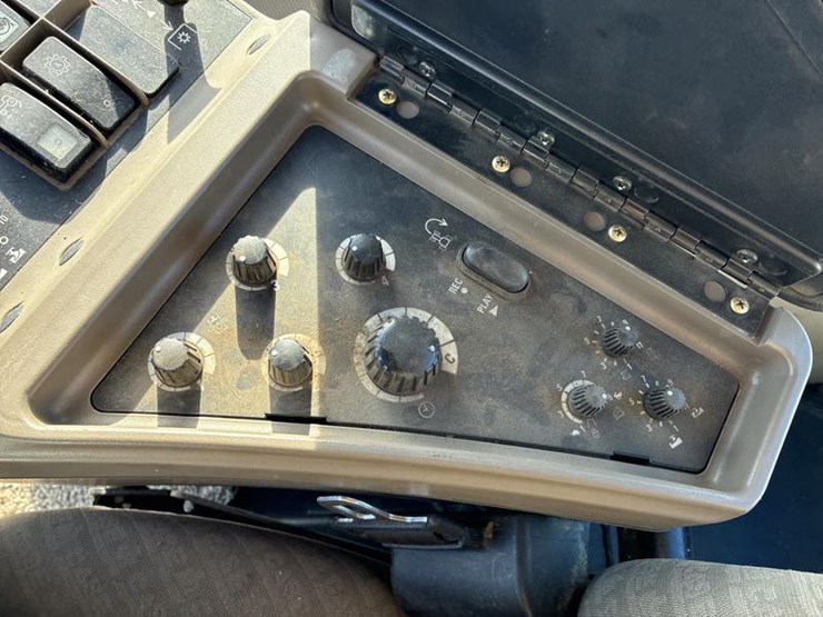 case-ih-mx215-image-75