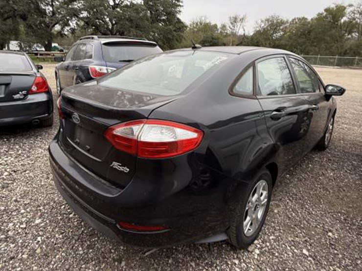 #31-•-2014-ford-fiesta-se-image-3