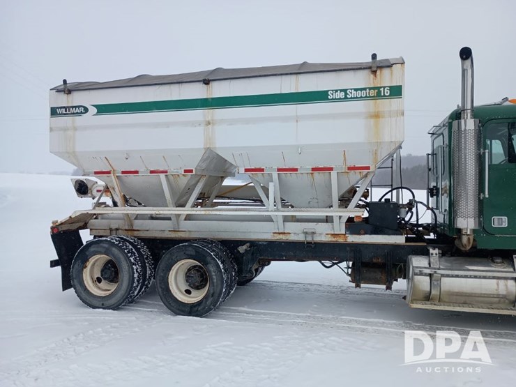 1996-freightliner-fld120-image-11