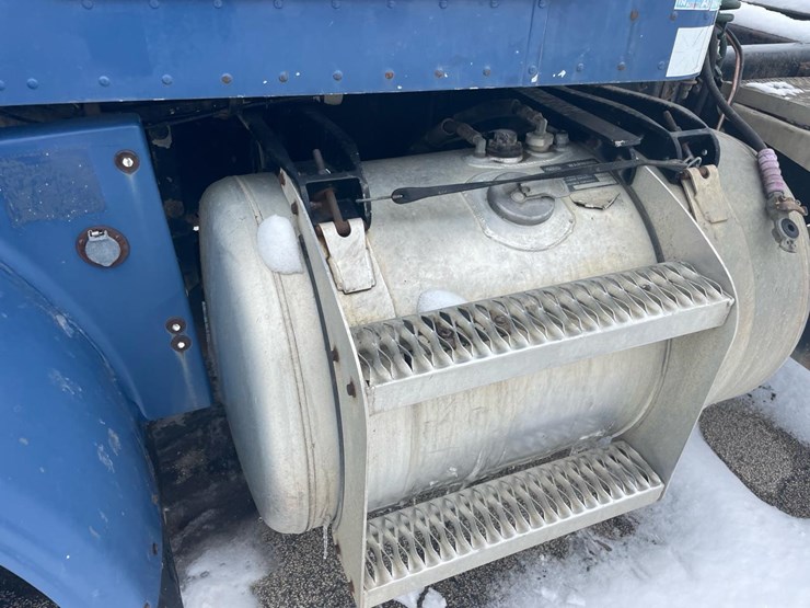 1996-peterbilt-378-image-13