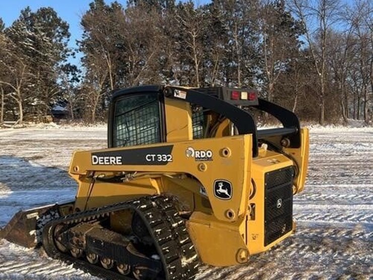 2010-deere-ct332-image-3