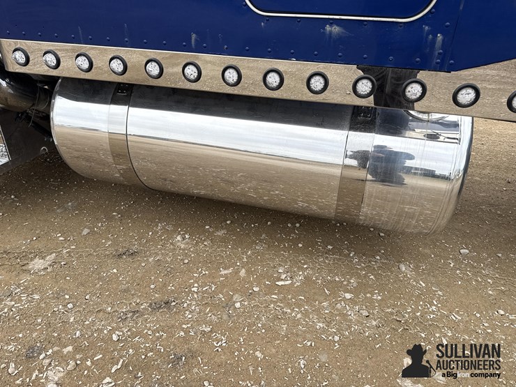 peterbilt-389-image-10