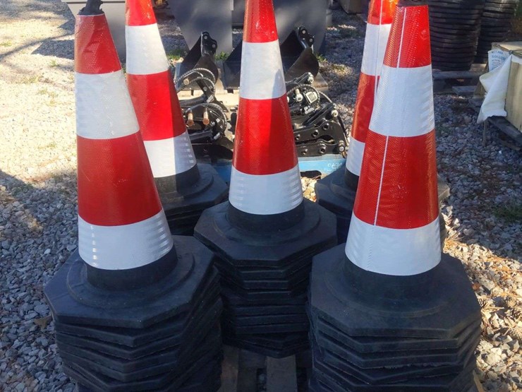 qty-(50)-unused-safety-cones-image-2