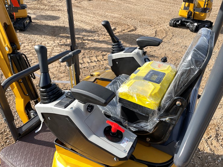 #9213-•-2025-unused-cfg-mini-excavator-image-16