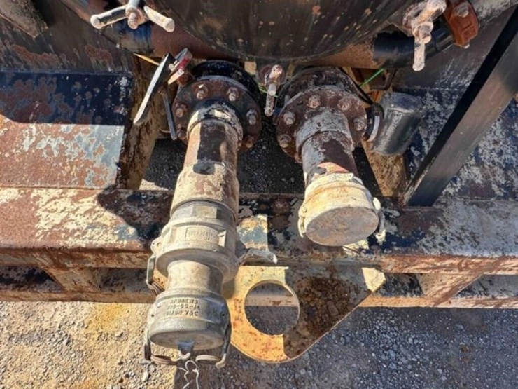 1996-freightliner-bobtail-water-truck-image-26