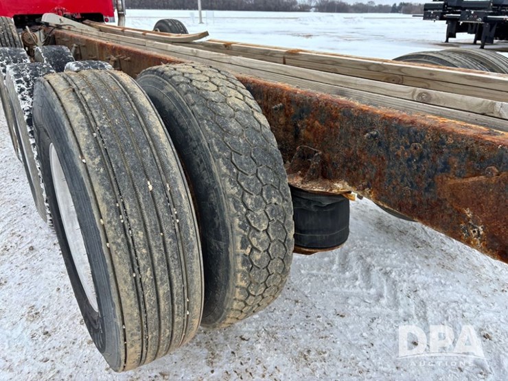 peterbilt-365-image-50