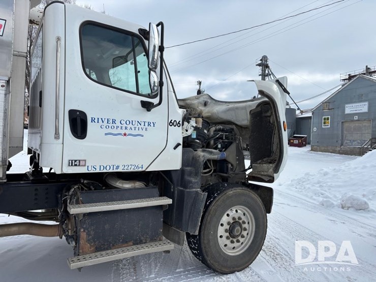 freightliner-114sd-image-52