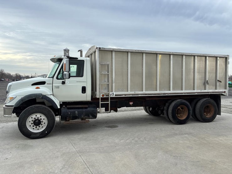 case-ih-7400-image-10