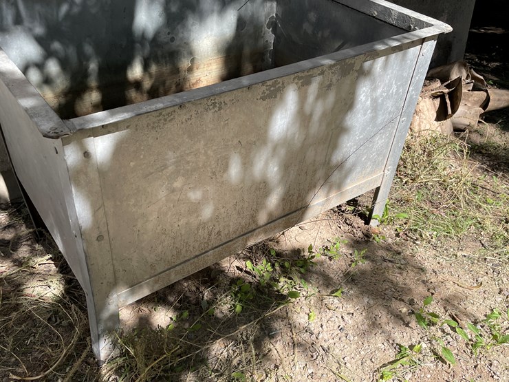 #3669-•-metal-tub-image-5